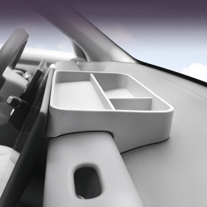 Tissue Box Behind Center Control Screen for Leapmotor B10