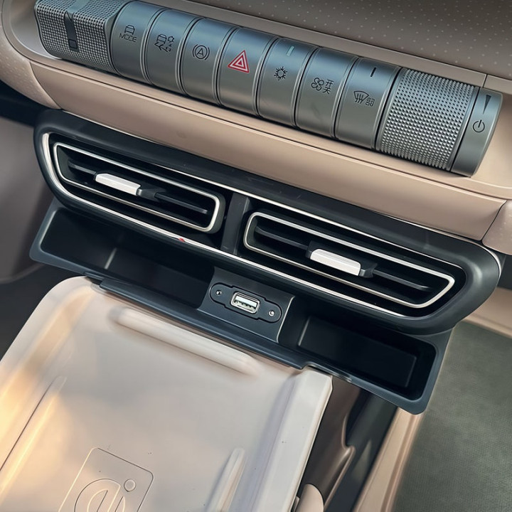 Organizér k výdechu s USB pro BYD Dolphin Surf – foto 2