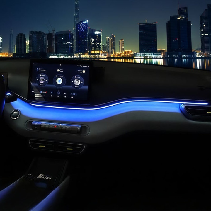 Ambientní lampička s barevnými režimy pro modely BYD