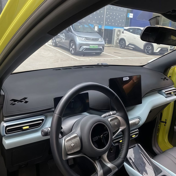 Sluneční podložka na palubní desku pro BYD Dolphin Surf – foto 3