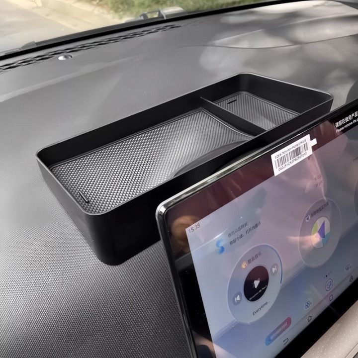 Úložný box u centrálního displeje pro BYD Dolphin Surf