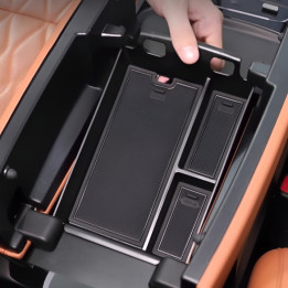 Organizér loketní opěrky s výstelkou pro BYD Tang