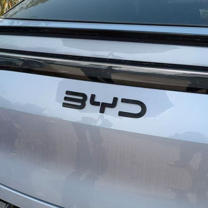 Podsvícený zadní emblém pro BYD Sealion 7 – foto 4