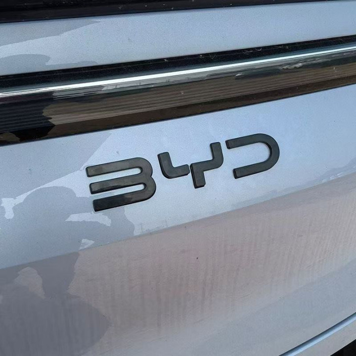 Podsvícený zadní emblém pro BYD Sealion 7 – foto 5