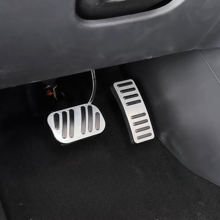 Kryty pedálů z broušeného hliníku pro BYD Atto 3