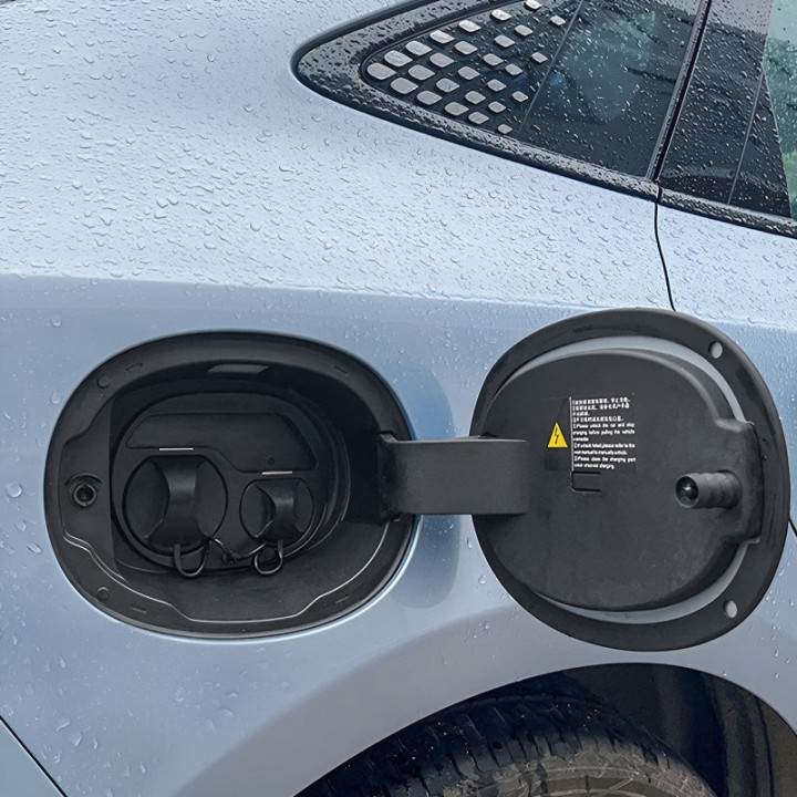 Gumový kryt nabíjecího portu pro BYD Atto 3, Seal, Seal U – foto 2