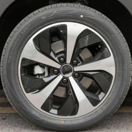 Originální 19palcové kolo s pneumatikou pro BYD Seal U
