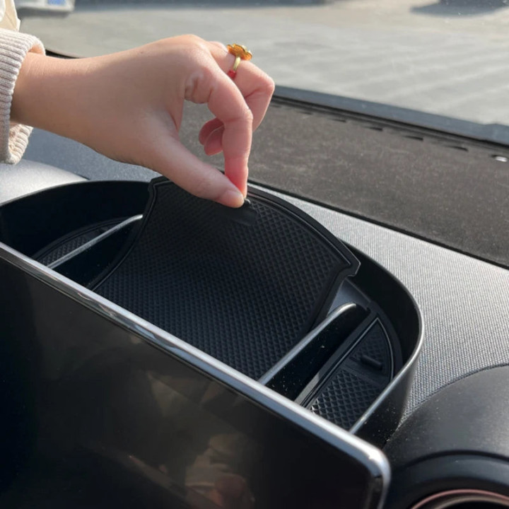 Odkládací box za centrální displej pro BYD Dolphin – foto 2