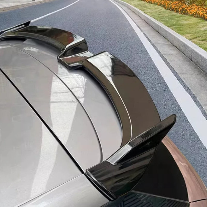 Zadní spoiler lesklý černý pro BYD Dolphin – foto 4