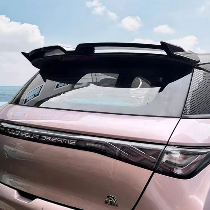 Zadní spoiler lesklý černý pro BYD Dolphin – foto 7