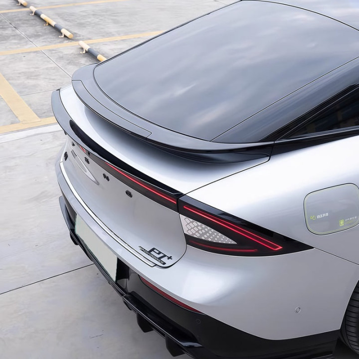 Zadní spoiler Carbon Fiber nebo Glossy Black pro Xpeng P7 – foto 3