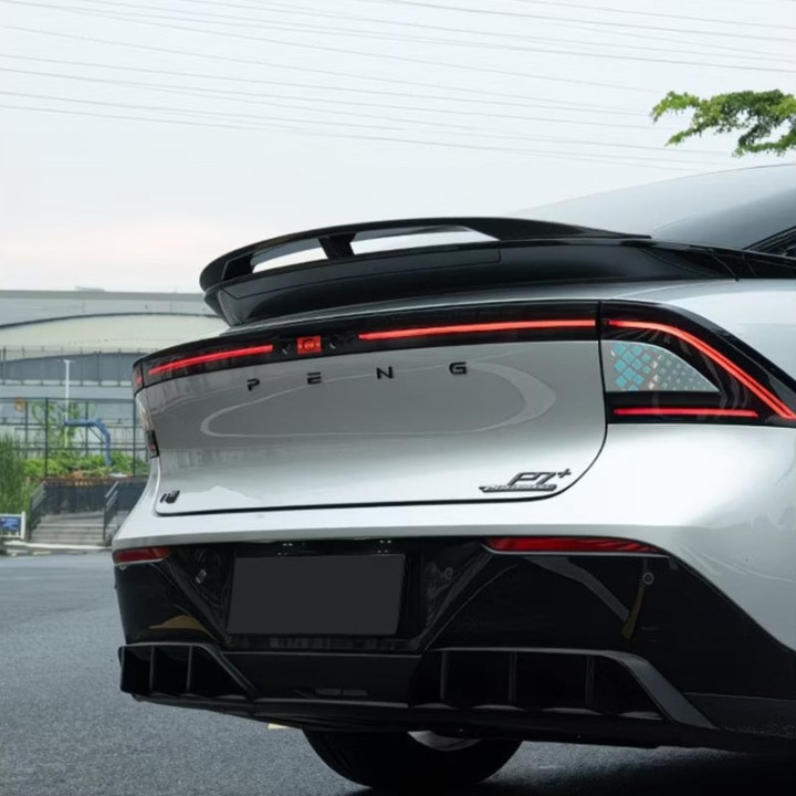 Zadní spoiler Carbon Fiber nebo Glossy Black pro Xpeng P7 – foto 4